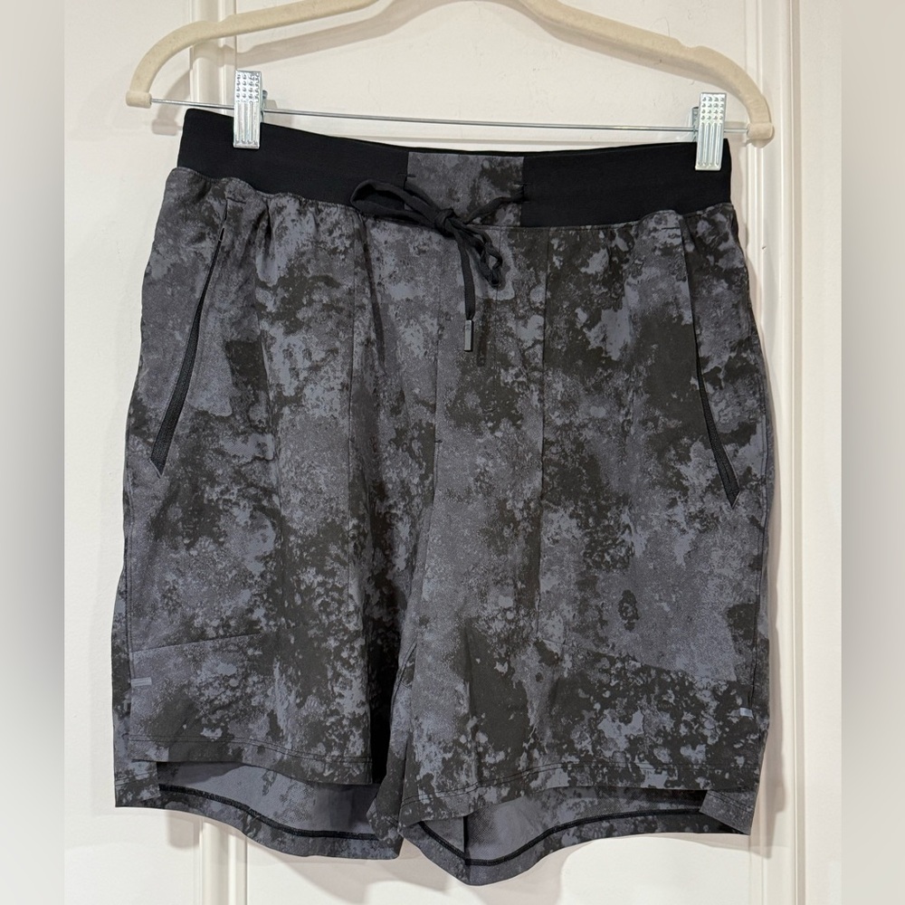 lululemon athletica Men's Black and Gray Patterned Performance Shorts